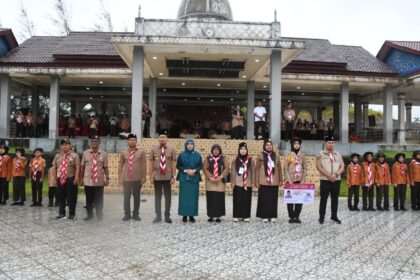 Diguyur Hujan, Wabup Aceh Timur Konsisten Buka Acara Jambore