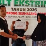 Ringankan Beban Warga, Pemerintah Gampong Seumatang Aron Salurkan BLT Dana Desa